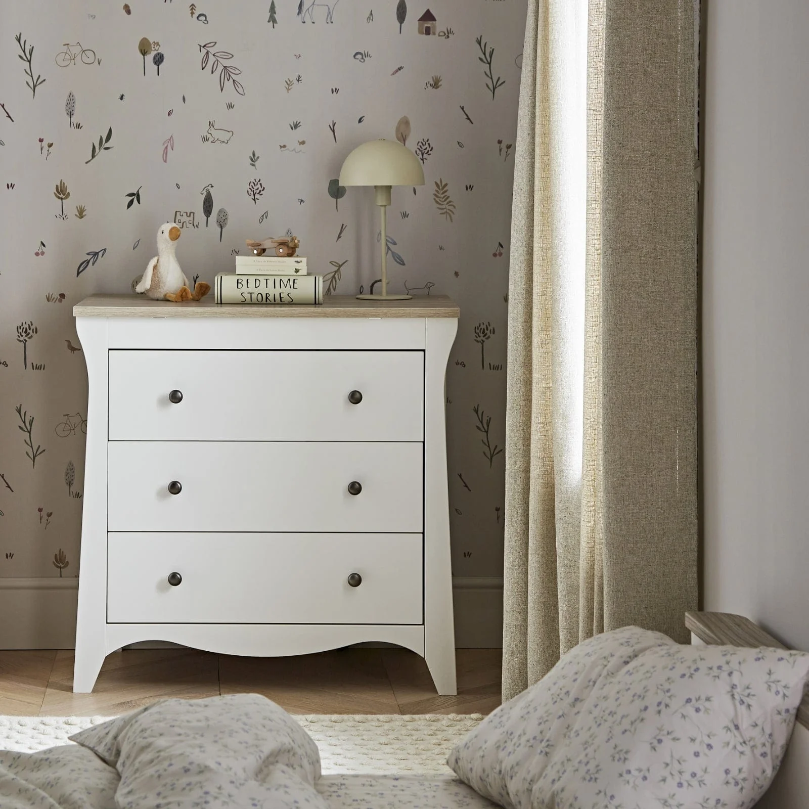 Cuddleco Clara 2 Piece Set 3 Drawer Dresser and Cot Bed - White Ash - Image 7