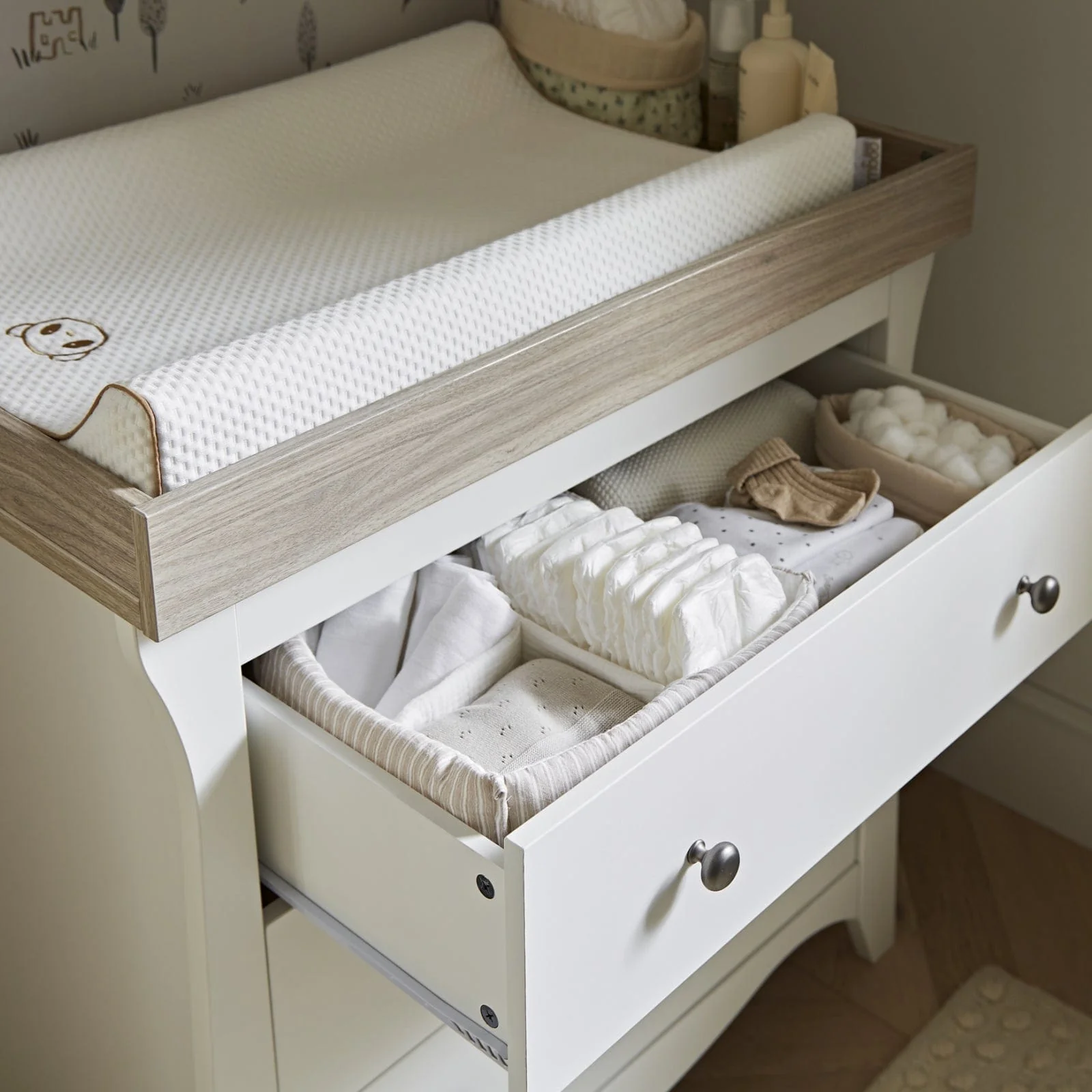 Cuddleco Clara 2 Piece Set 3 Drawer Dresser and Cot Bed - White Ash - Image 8