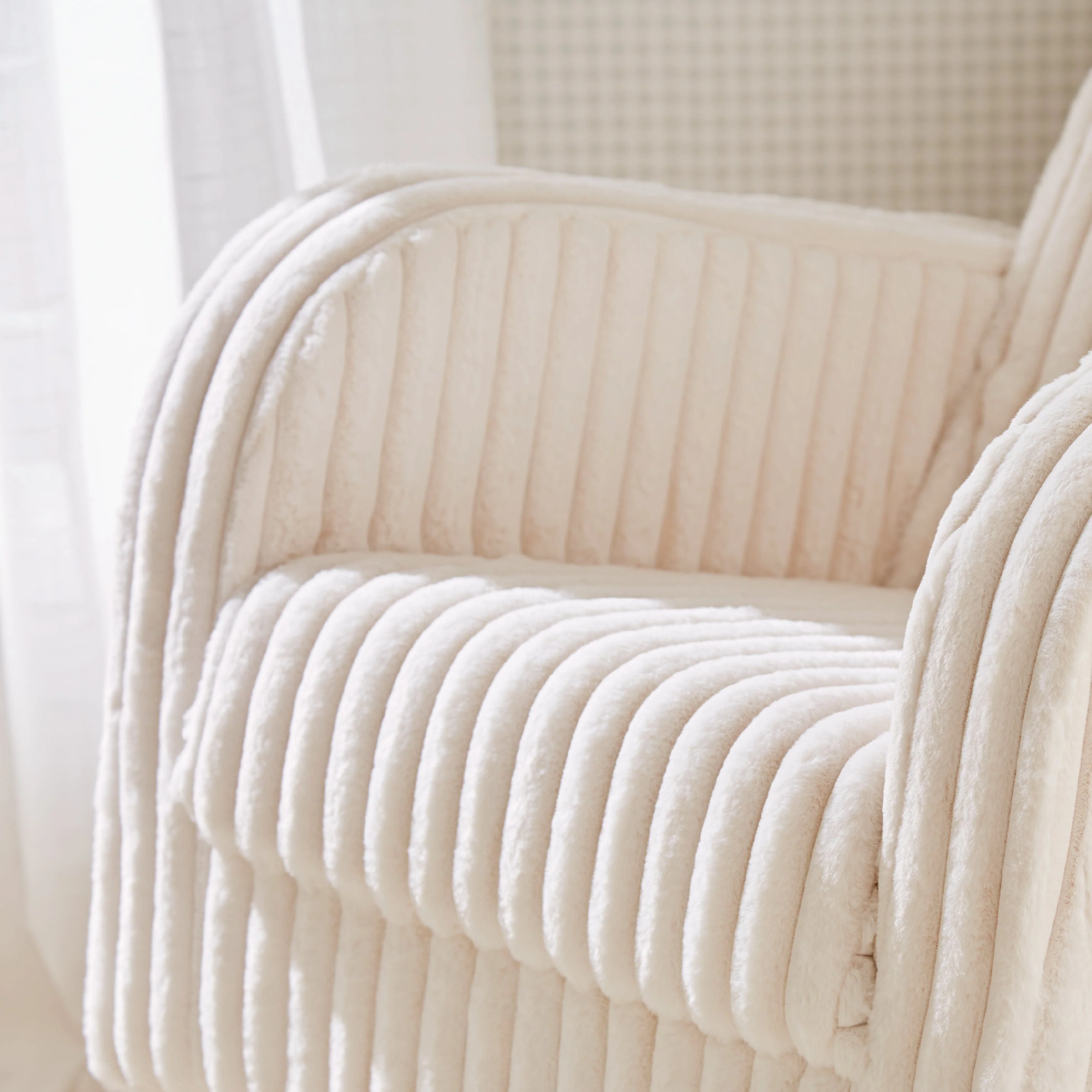 CuddleCo Etta Faux Fur Nursing Chair - Cream - Image 3