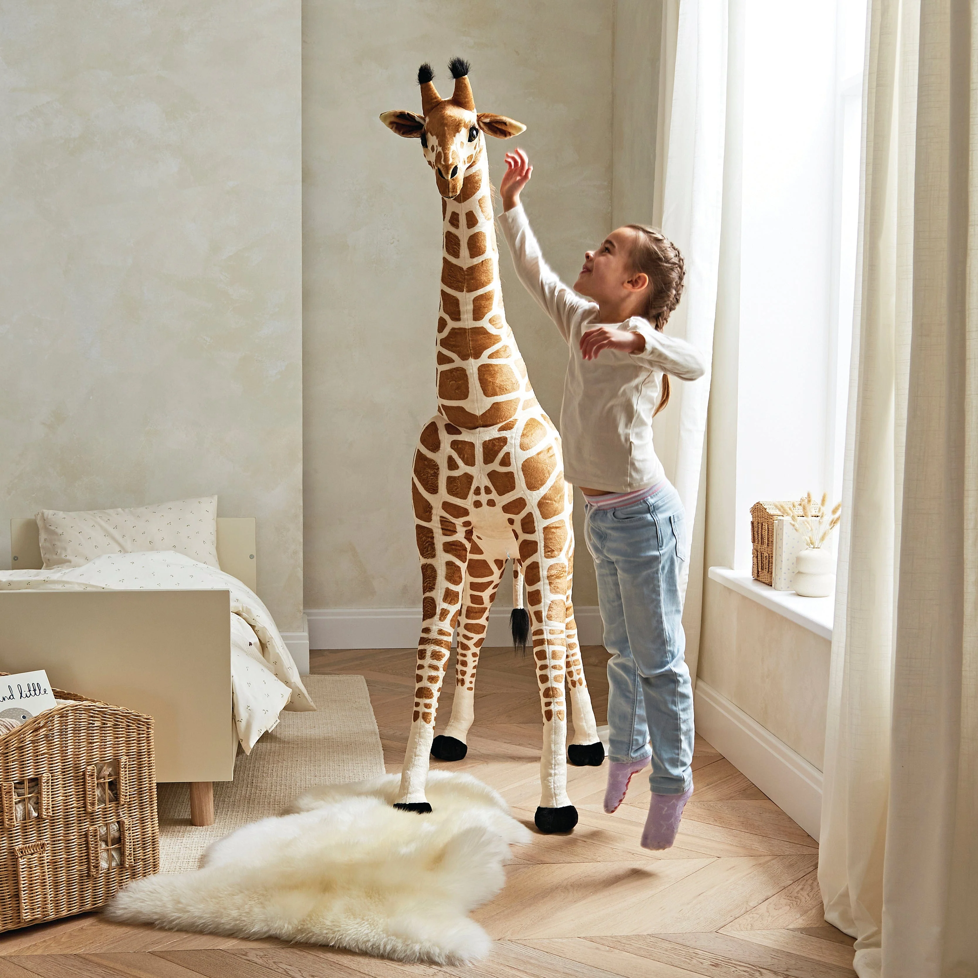 Cuddleco Standing Giraffe (135cm) - Image 3