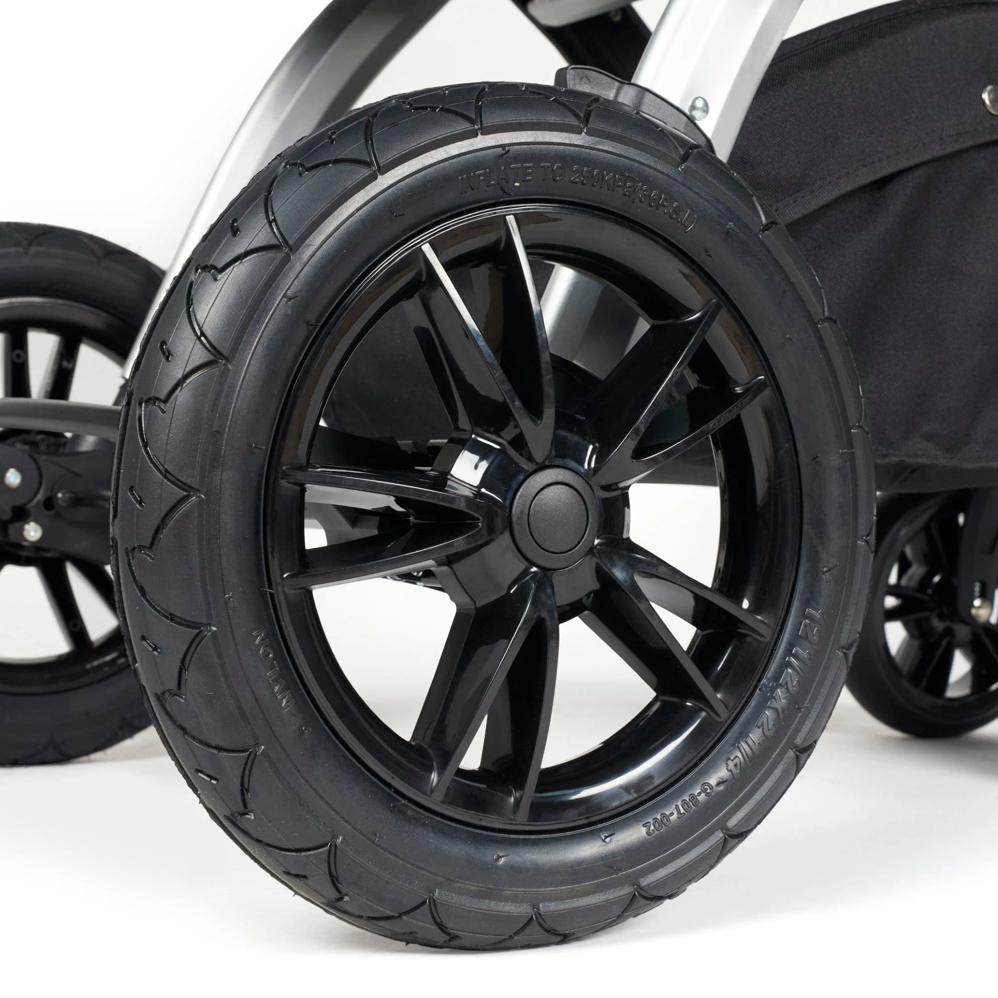 Ickle Bubba Stomp Luxe 12 Piece Travel System with i-Size Nimbus Car Seat & Spin ISOFIX Base - Silver / Desert / Black - Image 18