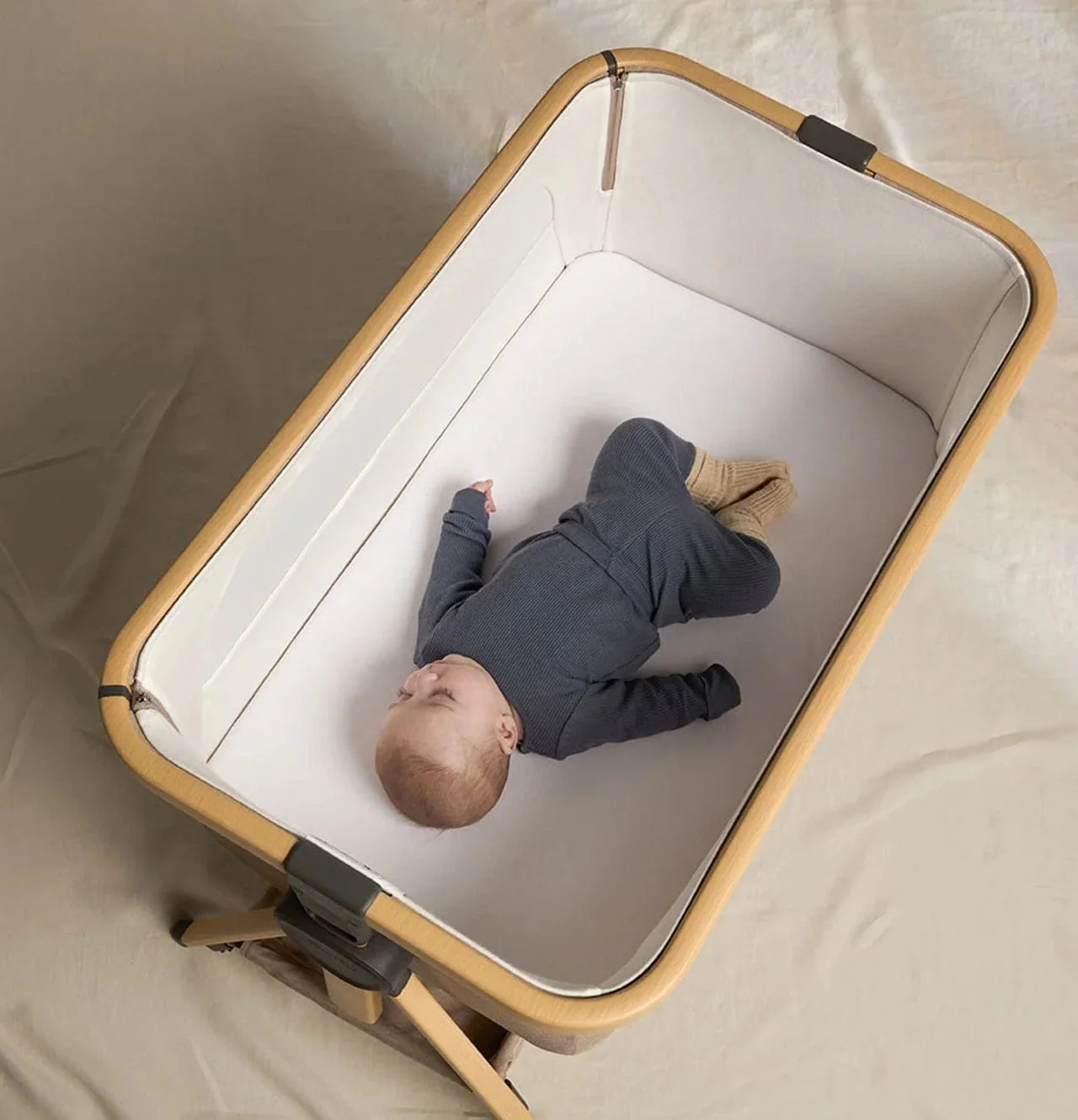 Silver Cross Lunar Bedside Crib - Oatmeal - Image 11